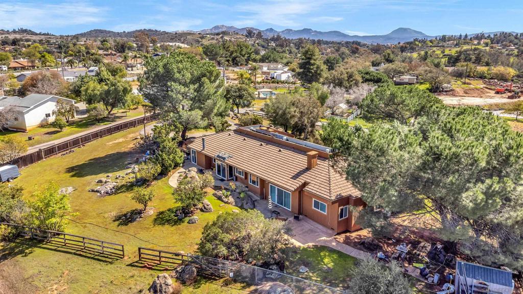 1619 Roble Grande Rd