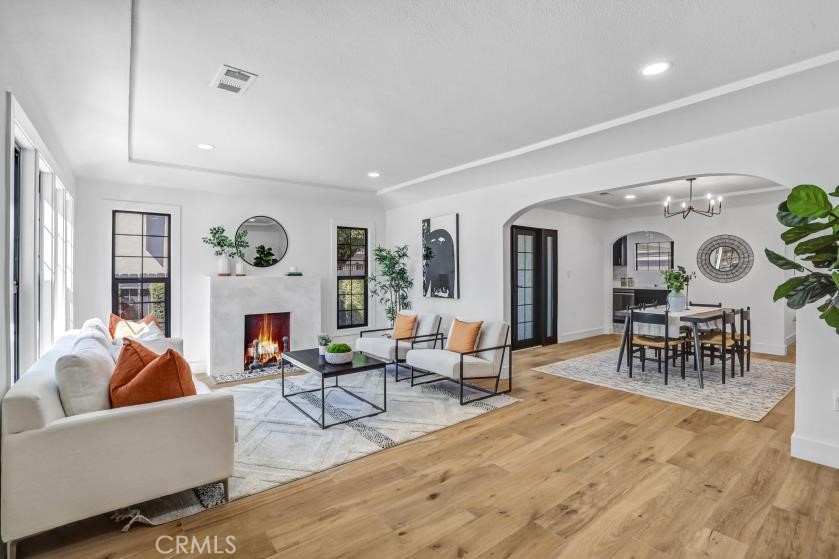 2327 Bonnie Brae