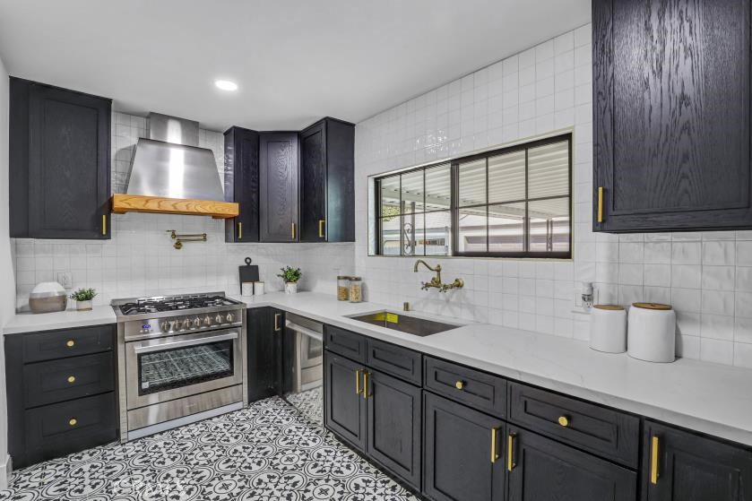 2327 Bonnie Brae