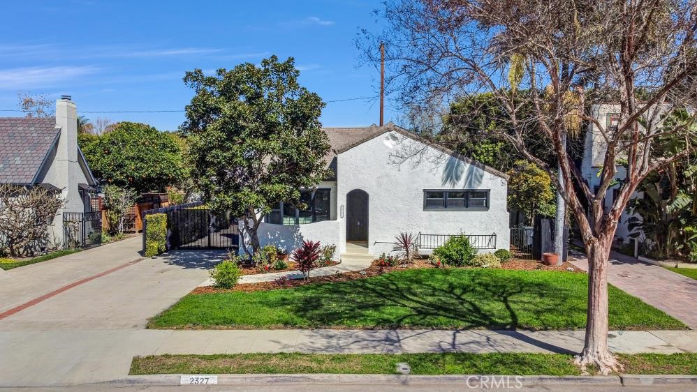 2327 Bonnie Brae