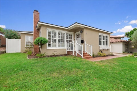 Photo of 125 Vista Del Parque, Redondo Beach, CA 90277 (MLS # SB26196479)