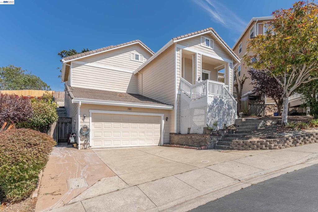866 Bridgeway Cir
