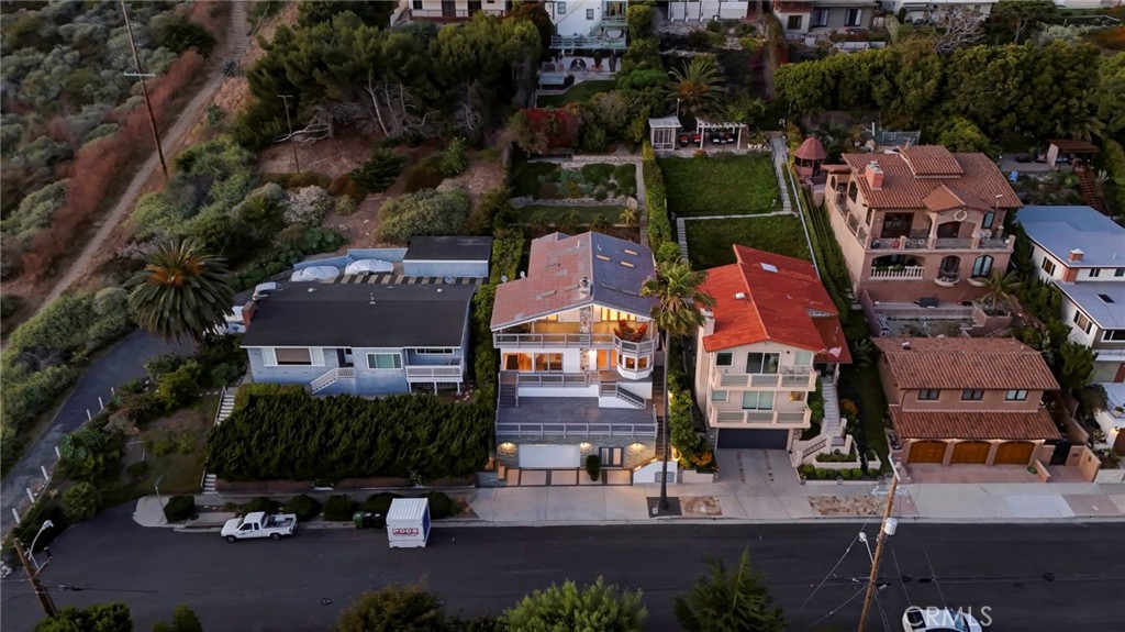 1468 W 37th Street