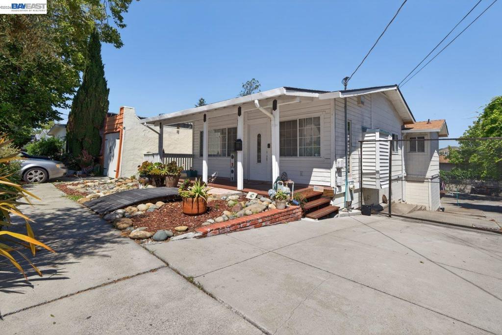 229 Lake Ave