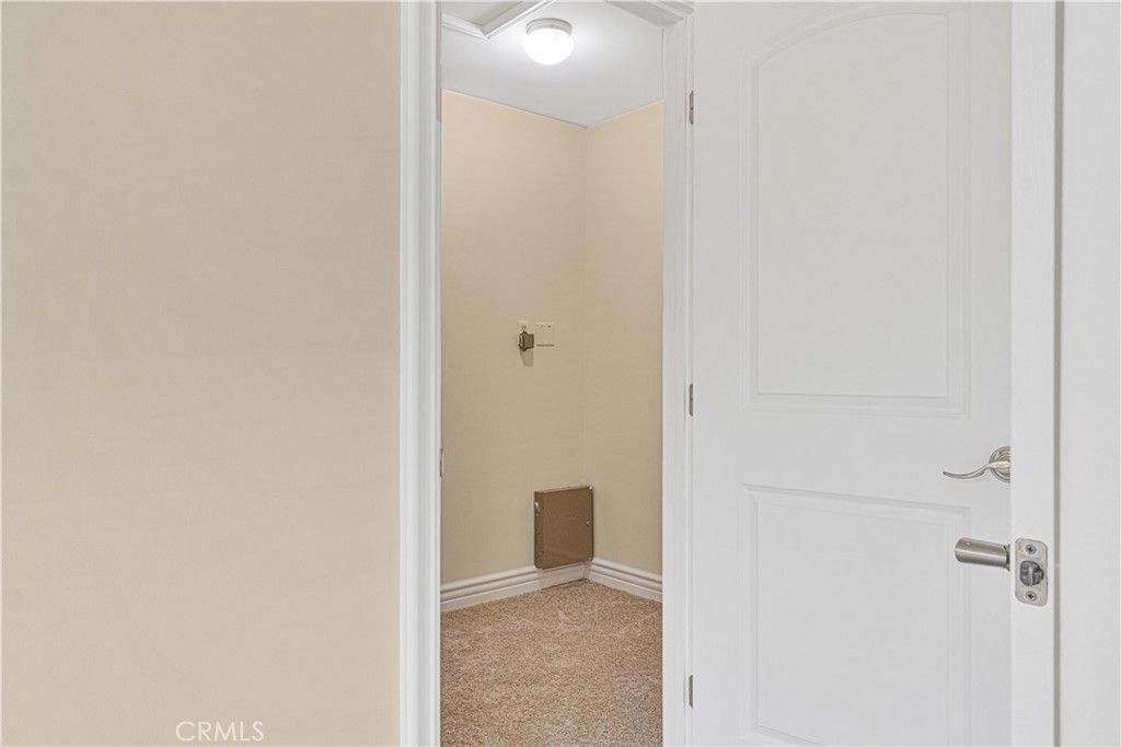 listing image 130728583651961788992