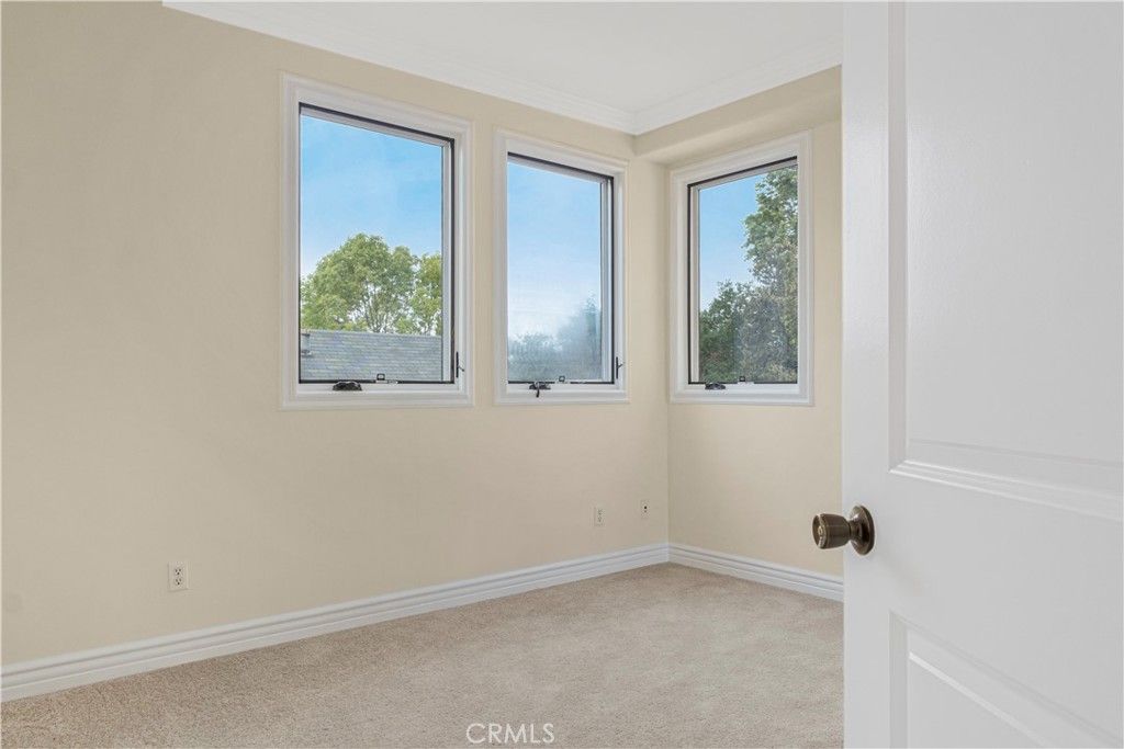 listing image 130727211785933904439