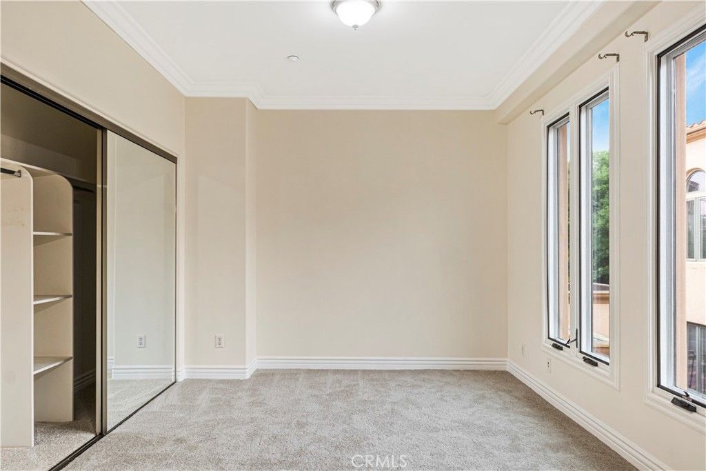 listing image 130724834779624517817