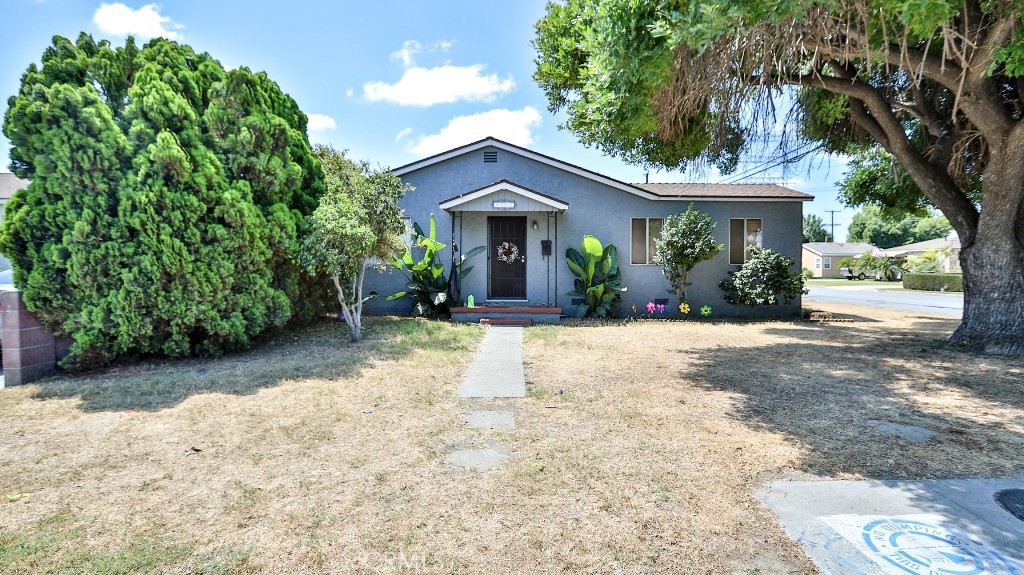 EXCEPTIONAL DUPLEX WITH ADU POTENTIAL IN A PRIME LOCATION!
Discover an incredible investment opportunity or a fantastic live-in one, rent-out-the-other scenario with this duplex, ideally situated on a spacious corner lot of 6,955 sqft. Boasting significant ADU potential, this property offers flexibility and future growth.
The duplex features a combined 1,265 sqft of living space. Unit 1 provides a comfortable layout with 2 bedrooms and 1 bathroom, a 2-car garage, and convenient laundry facilities located in the garage. Unit 2 offers a cozy yet private living space with 1 bedroom and 1 bathroom, a 1-car garage, and in-unit laundry.
Currently occupied by good, long-term tenants, this property is a truly good investment for immediate income. Enjoy the tranquility of a quiet neighborhood while benefiting from unparalleled convenience. This duplex is just moments away from schools, parks, Costco, Lakewood Mall, and provides easy access to the 91 and 710 freeways, making commutes a breeze.