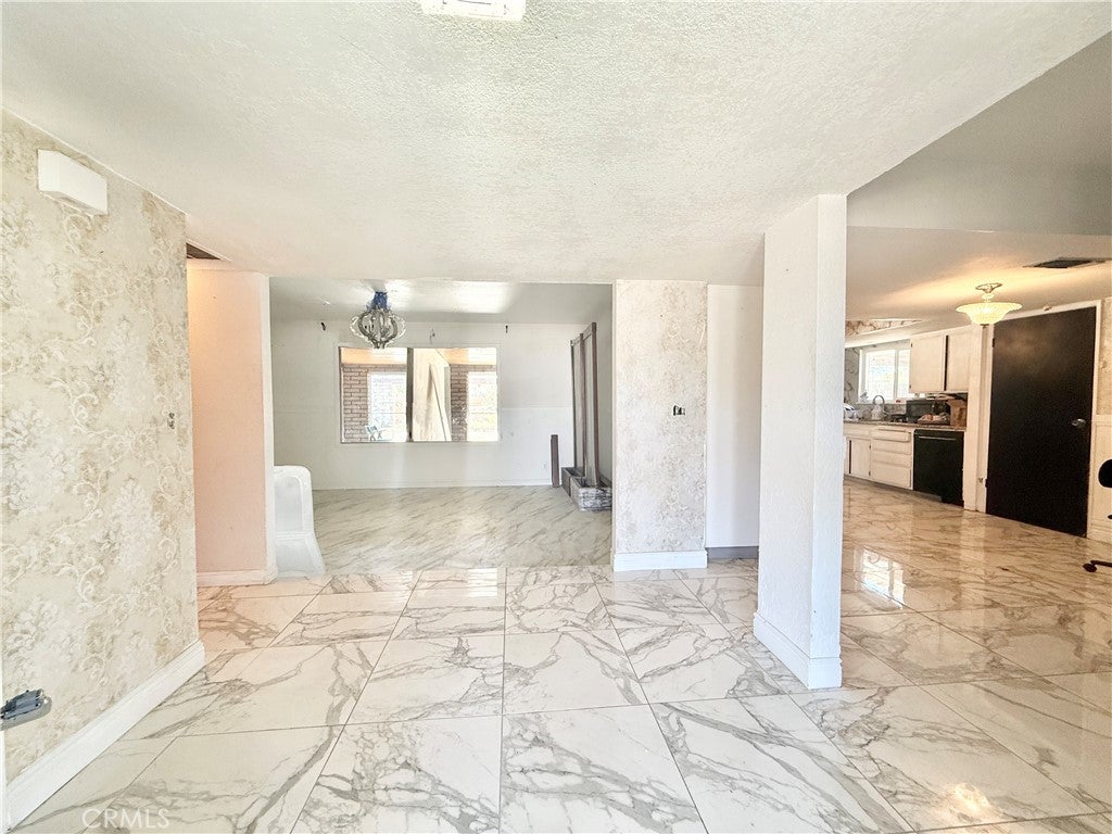 135 S Broadway Street