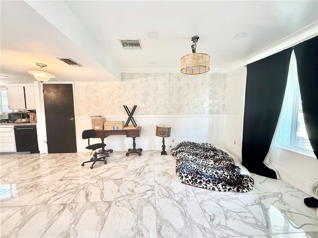 135 S Broadway Street