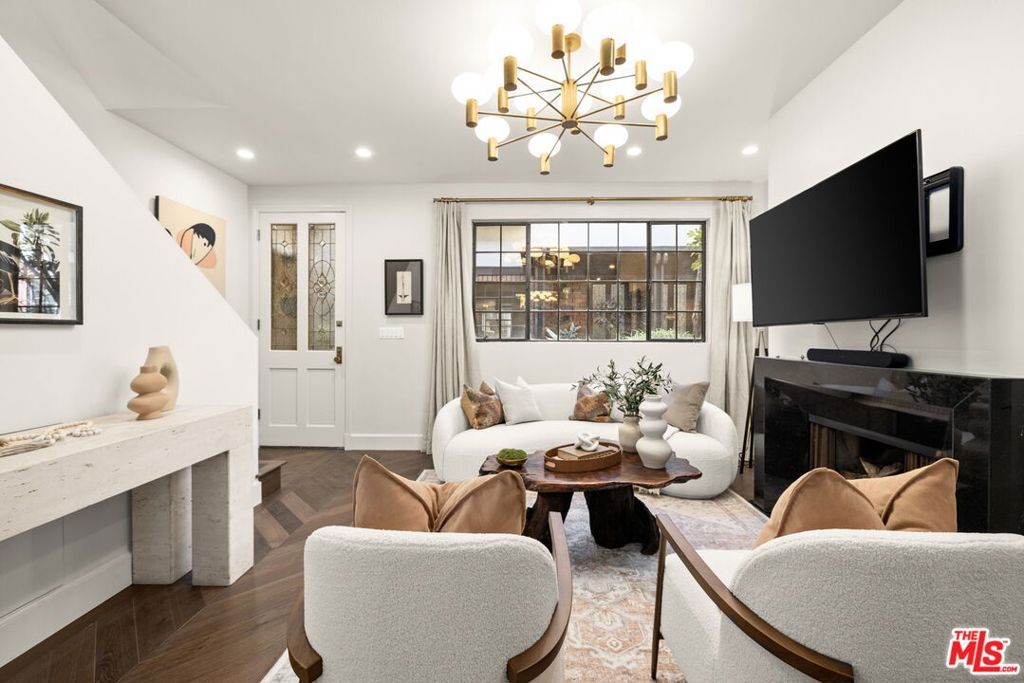 Photo of 202 San Vicente Boulevard #6, Santa Monica, CA 90402 (MLS # 26633023)