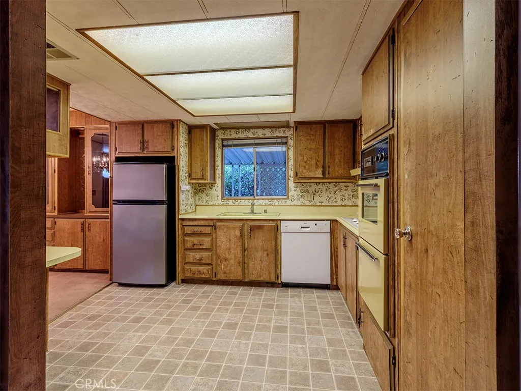 Corona, California 92882, United States, 3 Bedrooms Bedrooms, ,2 BathroomsBathrooms,Residential,Pending,250091