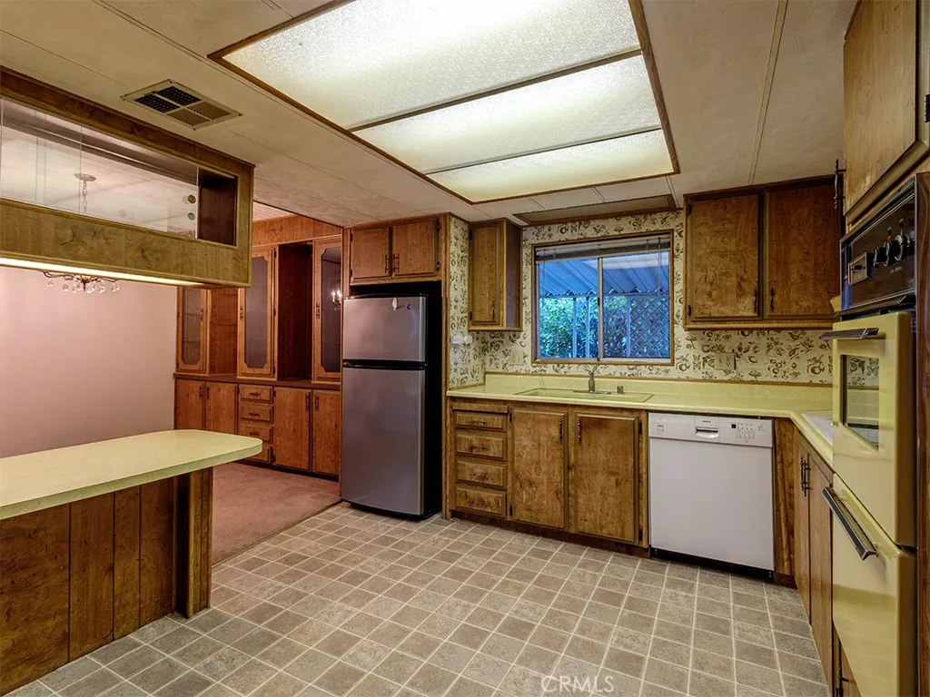 Corona, California 92882, United States, 3 Bedrooms Bedrooms, ,2 BathroomsBathrooms,Residential,Pending,250091