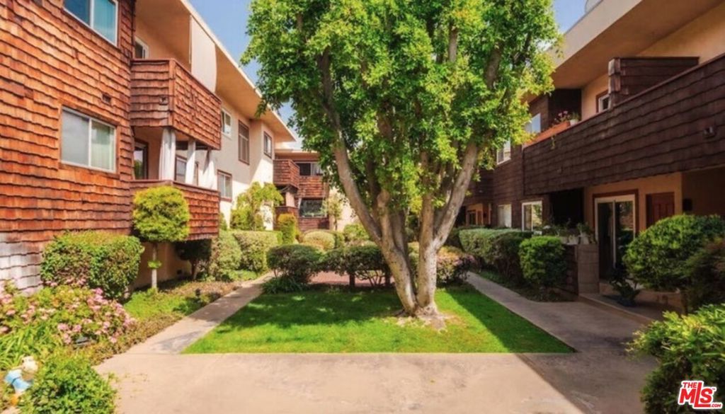 Photo of 5400 Newcastle Avenue #50, Encino, CA 91316 (MLS # 25567099)