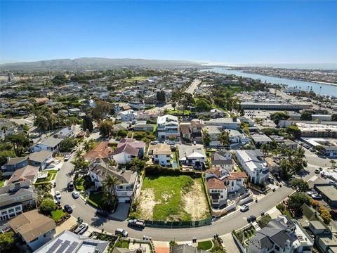Photo of 230 Ocean View Avenue, Newport Beach, CA 92663 (MLS # NP26094114)