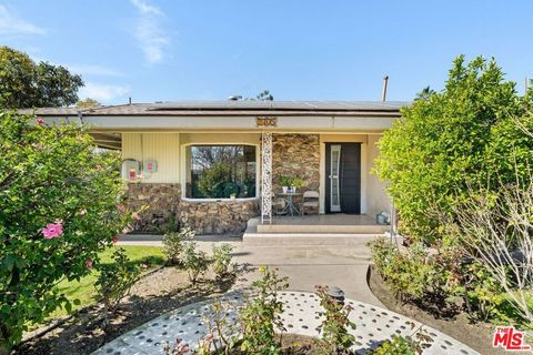 Photo of 7705 Ben Avenue, North Hollywood, CA 91605 (MLS # 26656723)