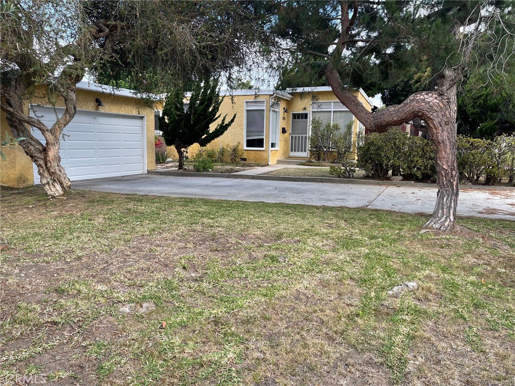 875 Calle De Arboles