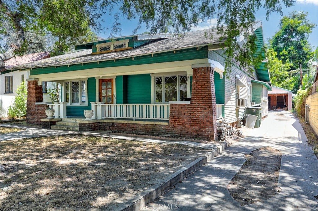 892 N Chester Avenue