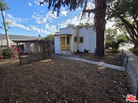 Tiny photo for 3371 Garden Avenue, Los Angeles, CA 90039 (MLS # 25599357)
