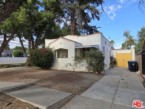 Photo of 3371 Garden Avenue, Los Angeles, CA 90039 (MLS # 25599357)