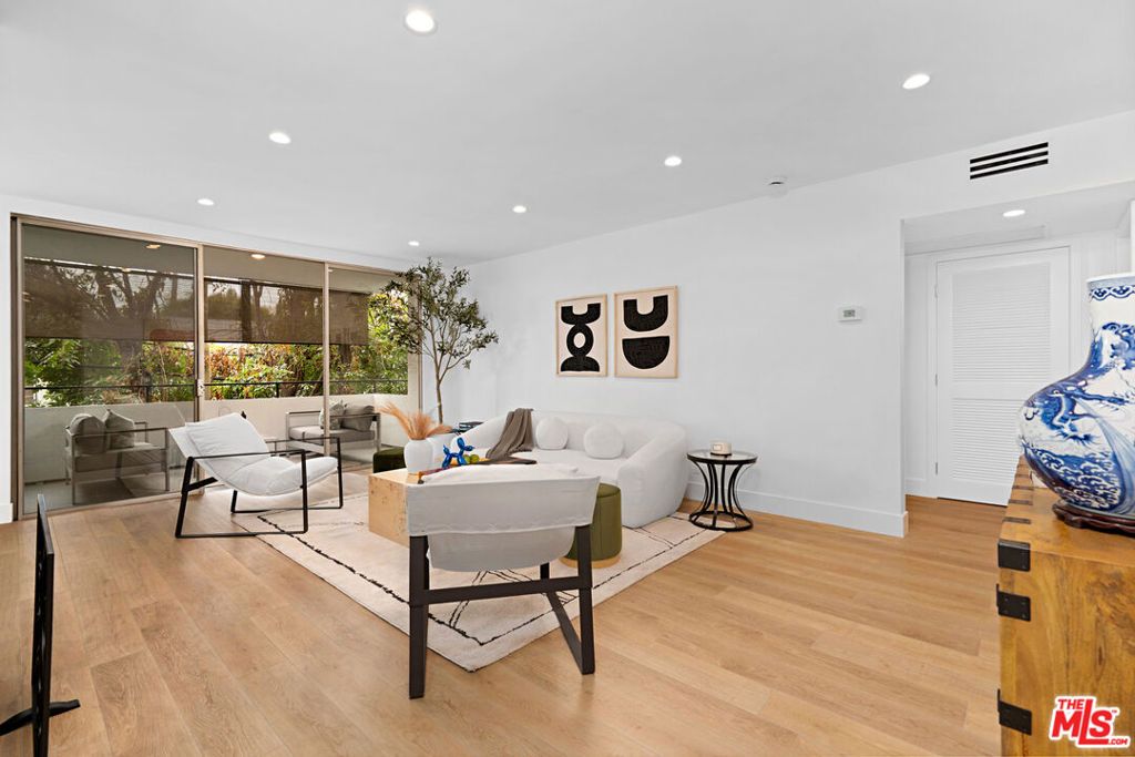 Photo of 1010 N Kings Road #218, West Hollywood, CA 90069 (MLS # 25592575)