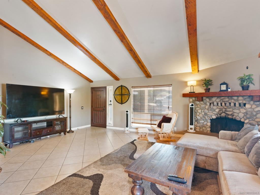 Properties 3 749 De Luz