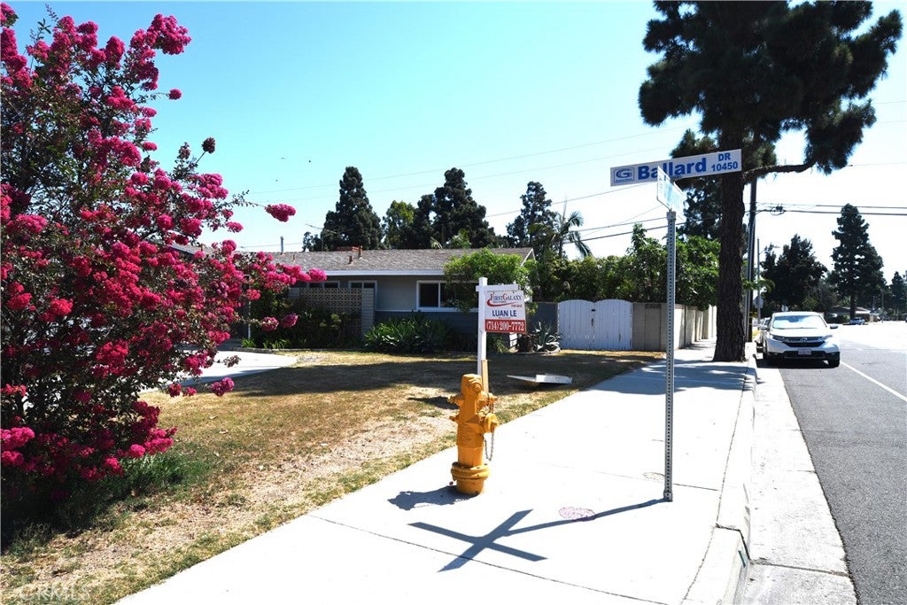 10445 Ballard