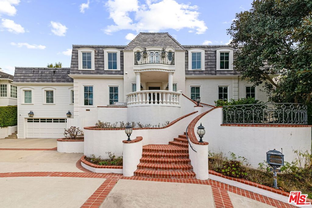 Photo of 436 Loring Avenue, Los Angeles, CA 90024 (MLS # 26657919)