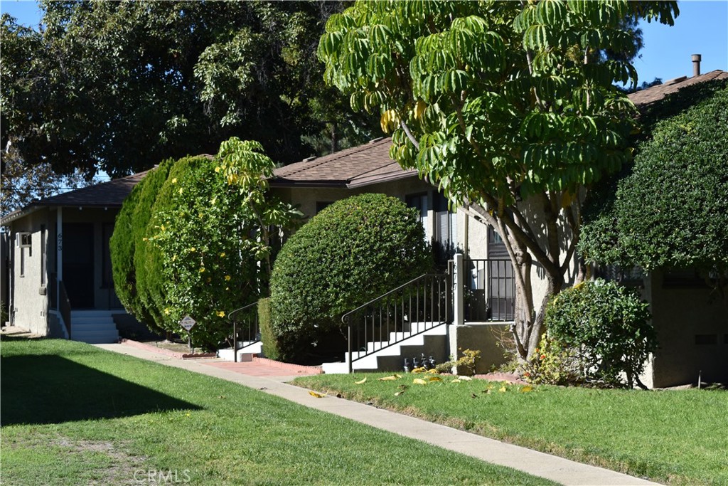This beautiful 2 bedroom apartment with approximately 800 sq. ft. of living space is located in the much sought after Magnolia Park is in great condition and ready for anyone looking for a clean and safe home. This home is located near the shops of Magnolia Park, Verdugo Pool and park, Roosevelt Elementary school and the Burbank Studios. Wood floors, open living and dining area with good size bedrooms. Covered parking, Laundry and storage on site make this a rare find. Burbank is a special place with the feel of a small town You will want to call this home for many years to come.