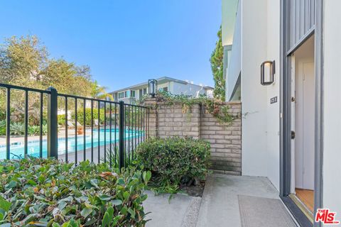 Photo of 4725 La Villa Marina #B, Marina Del Rey, CA 90292 (MLS # 26752763)