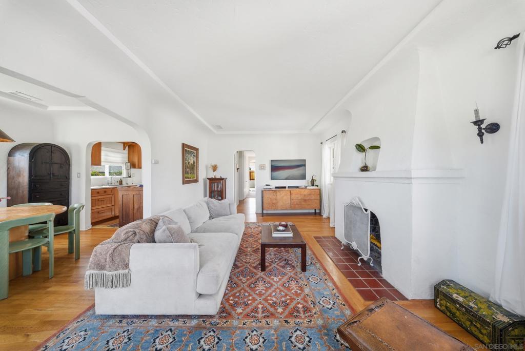 4756 E Mountain View Dr