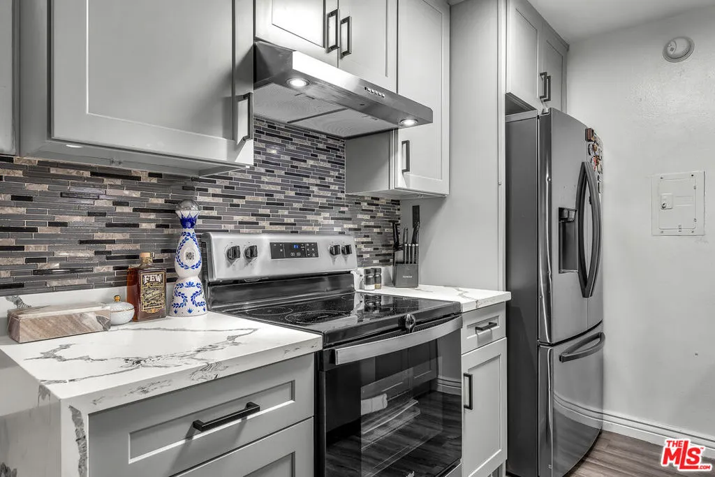 Encino, California 91316, United States, 1 Bedroom Bedrooms, ,2 BathroomsBathrooms,Residential,Active,124735