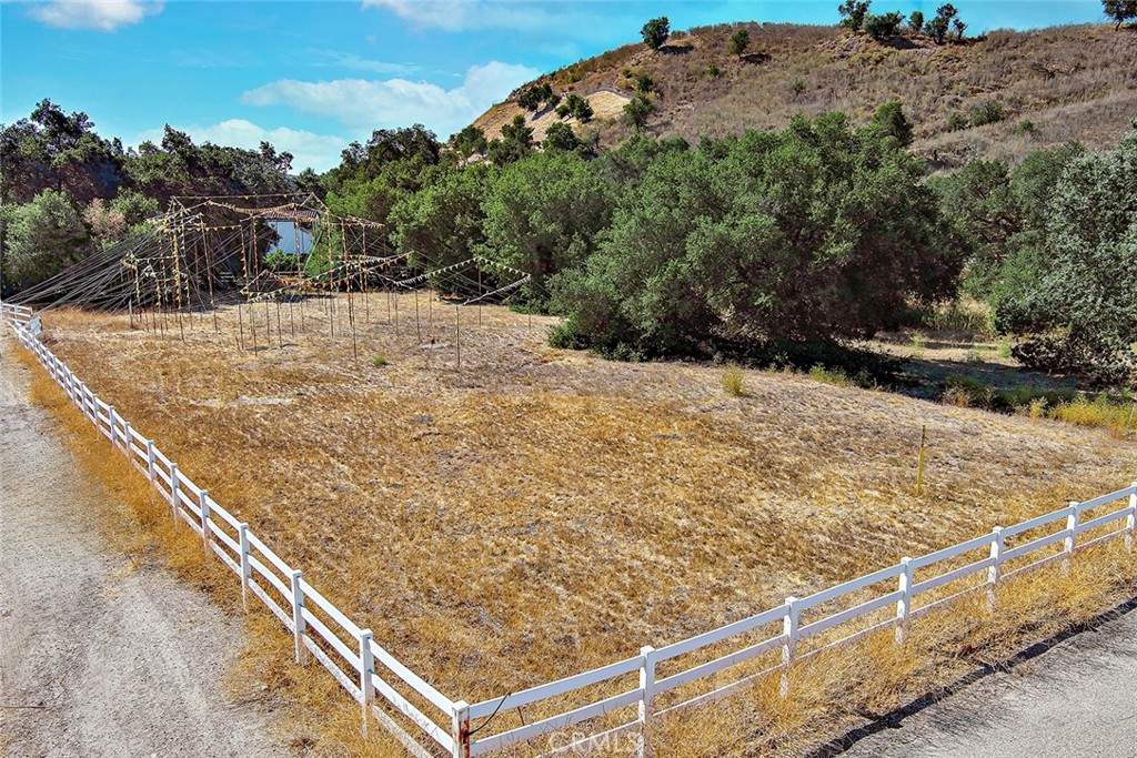 Old Agoura (850) - Land