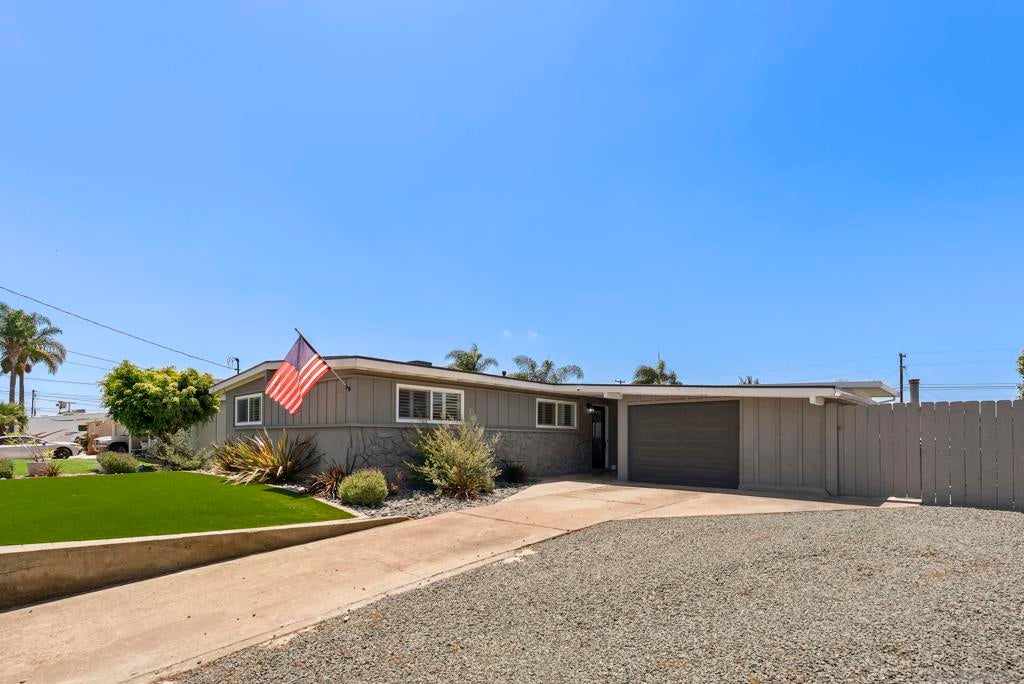 825 Hickory Ct