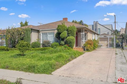 Photo of 128 S Madison Avenue, Los Angeles, CA 90004 (MLS # 26673371)