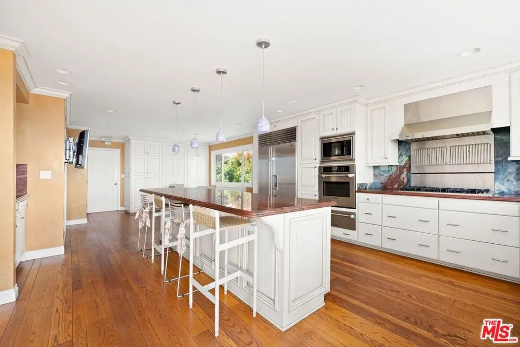 Rancho Palos Verdes, California 90275, United States, 4 Bedrooms Bedrooms, ,5 BathroomsBathrooms,Residential,Active,180231