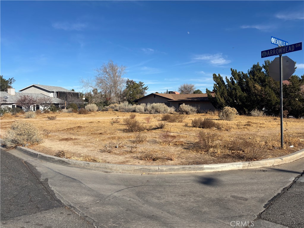 Nice Level Corner Lot! Located up the street from Greentree Golf Course. Freeway access within 5 minutes. Close to many Shopping Centers and the Victor Valley Hospital. Great Location for your Dream Home!