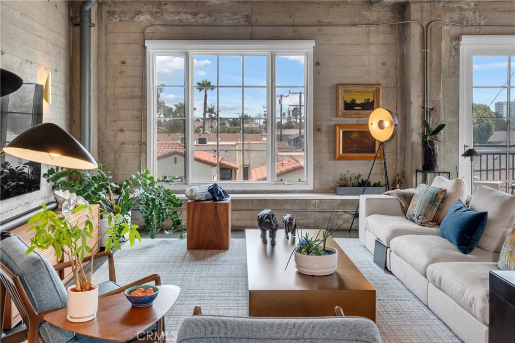 1100 E 3rd Street 201