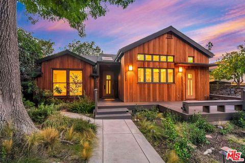 Photo of 14903 Valley Vista Boulevard, Sherman Oaks, CA 91403 (MLS # 25612233) Photo of 14903 Valley Vista Boulevard, Sherman Oaks, CA 91403 (MLS # 25612233)