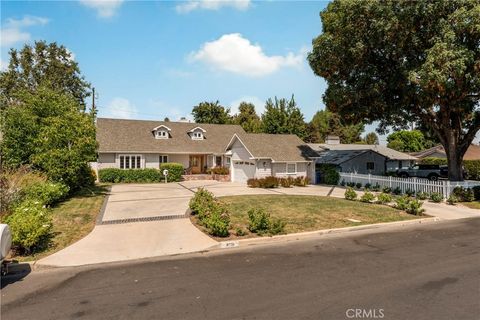 Photo of 4981 Noeline Avenue, Encino, CA 91436 (MLS # SB26119635)