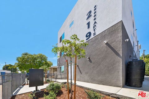 Photo of 219 E 87th Street, Los Angeles, CA 90003 (MLS # 26988743)