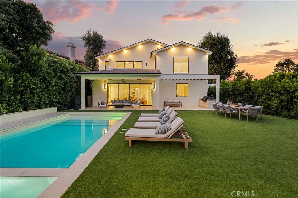 Photo of 16828 Otsego Street, Encino, CA 91436 (MLS # SR25181564)