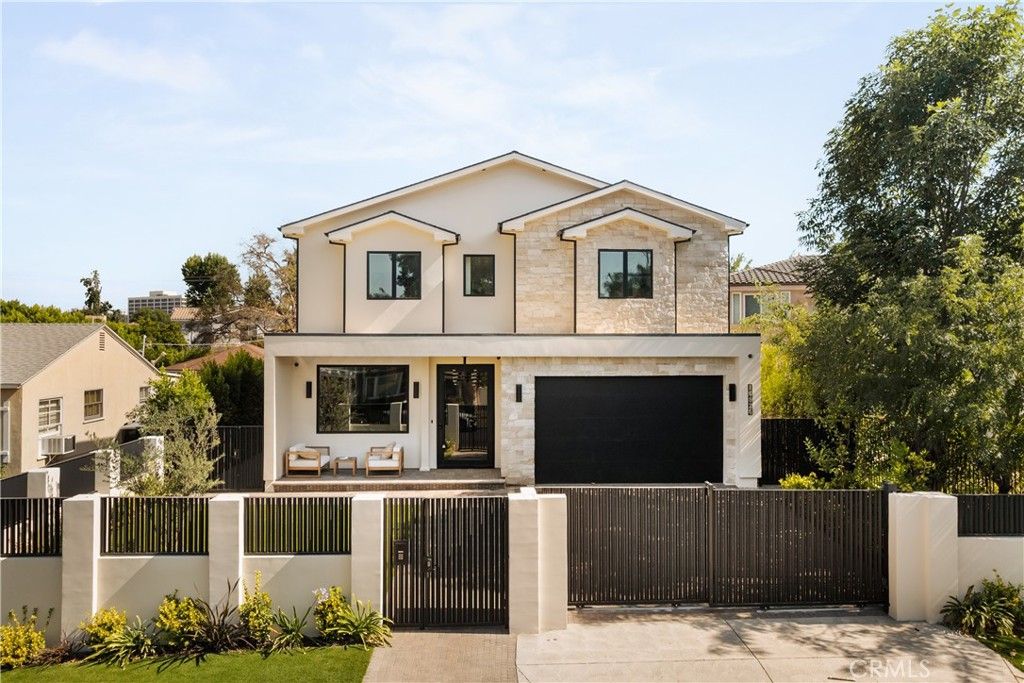 Photo of 16828 Otsego Street, Encino, CA 91436 (MLS # SR25181564)