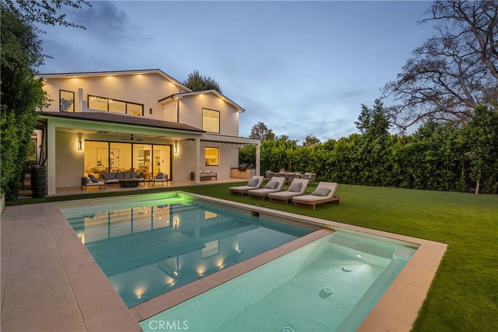 Photo of 16828 Otsego Street, Encino, CA 91436 (MLS # SR25181564)