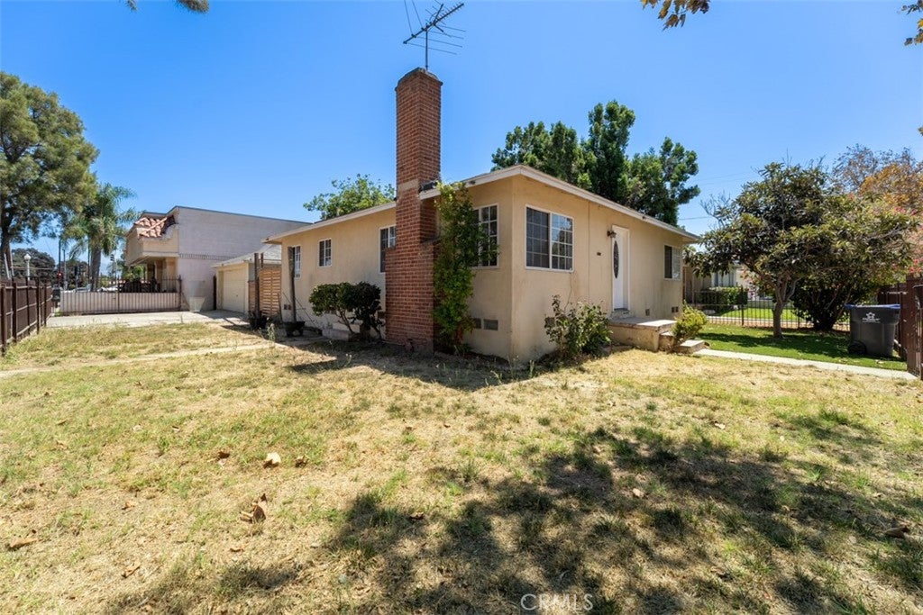 2101 S Sycamore St, Santa Ana CA 92707