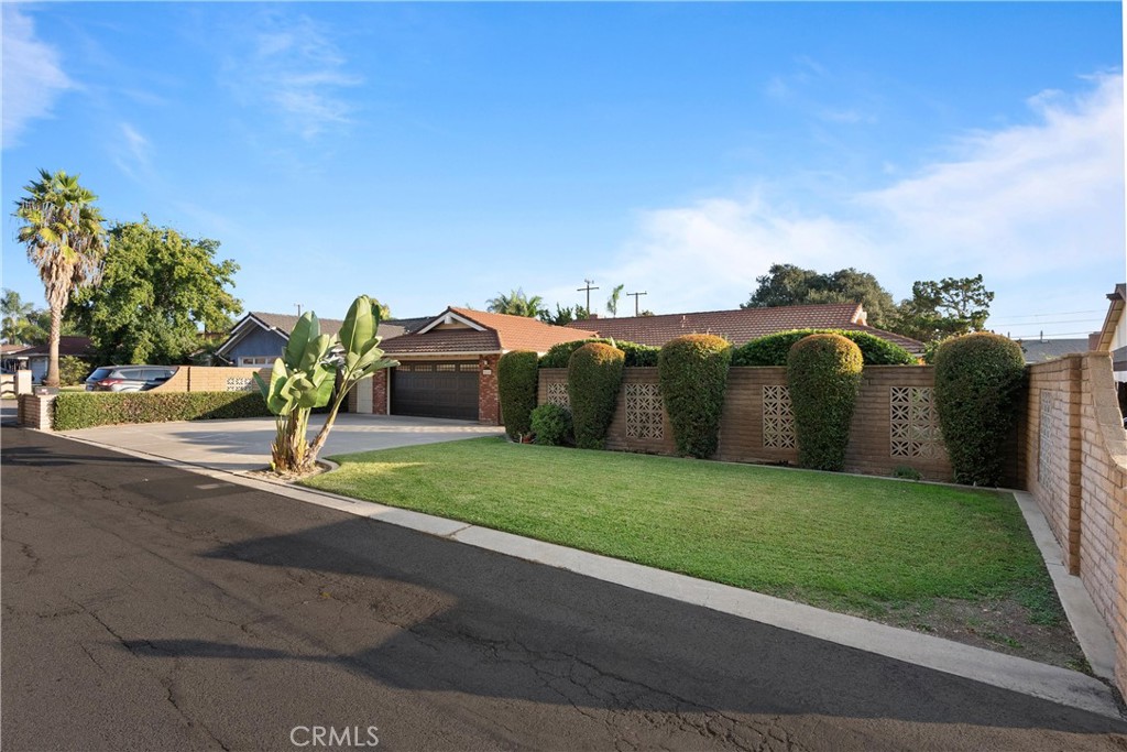 Properties 2 564 E Fellows