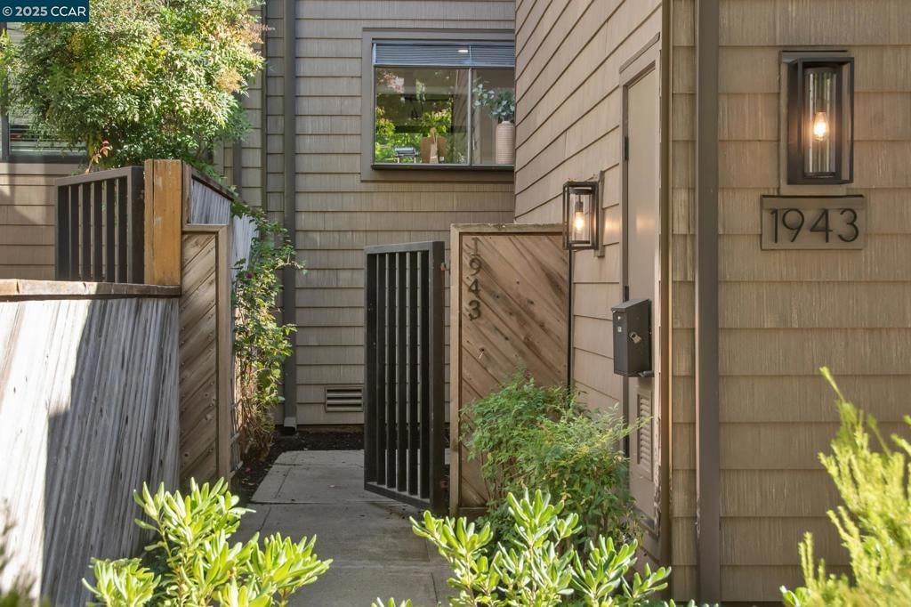 Photo of 1943 Highridge Ct, Walnut Creek, CA 94597 (MLS # 41114721)
