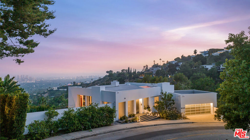1654 N Doheny Drive