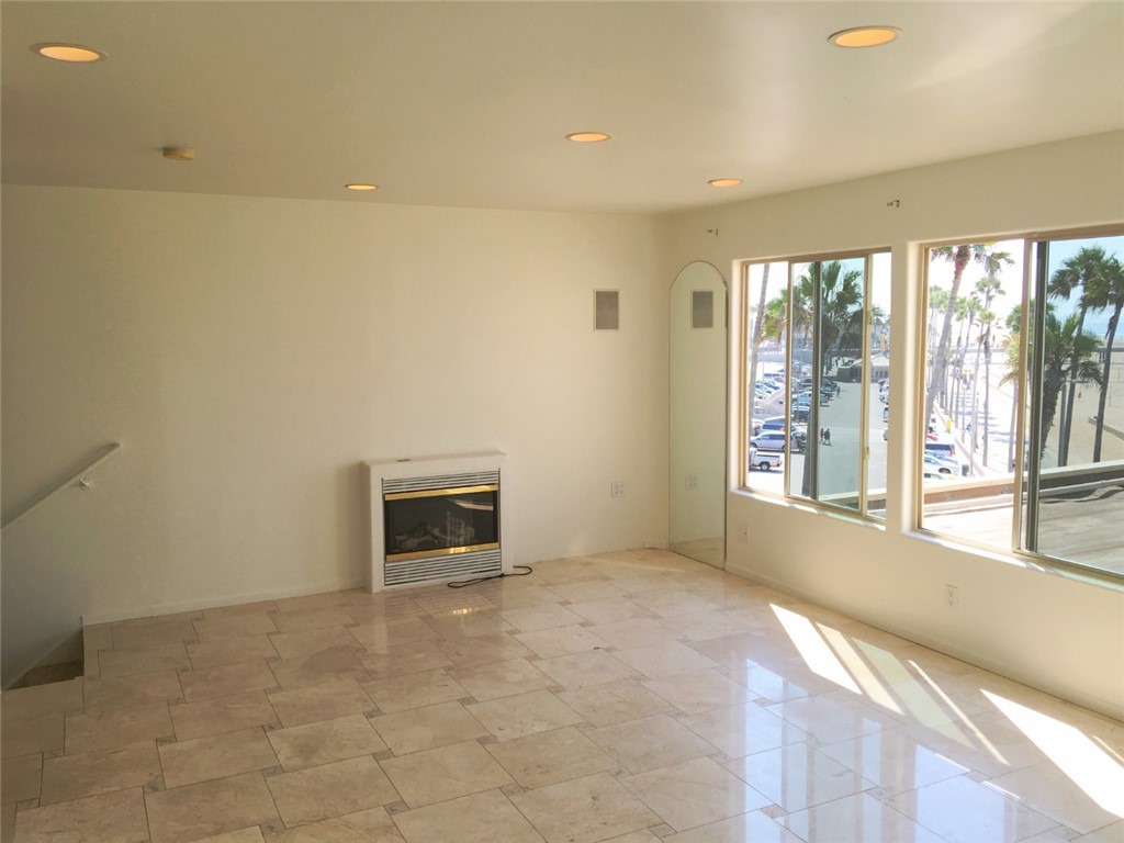 711 Pacific Coast Highway 431