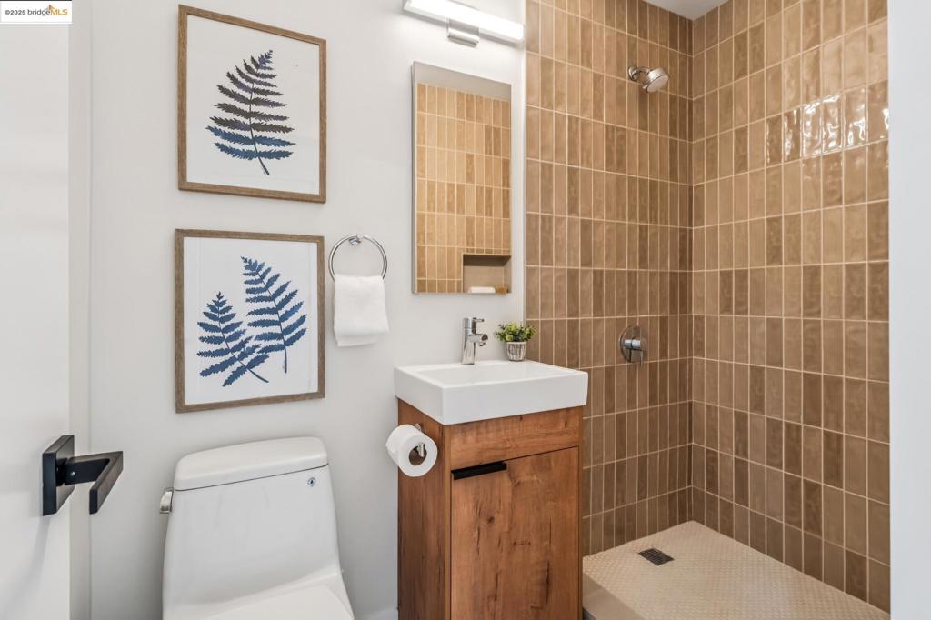 NORTH OAKLAND - Residential Income